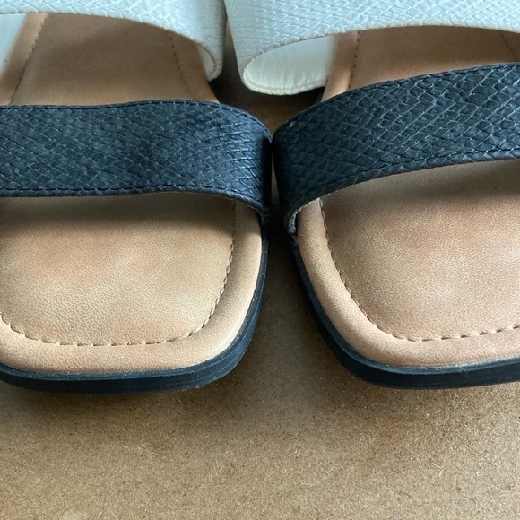 URBAN OUTFITTERS Women’s Size 8 Flat Slide Sandals - Picture 4 of 8